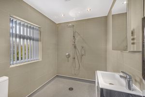 Ensuite Wet Room/WC- click for photo gallery